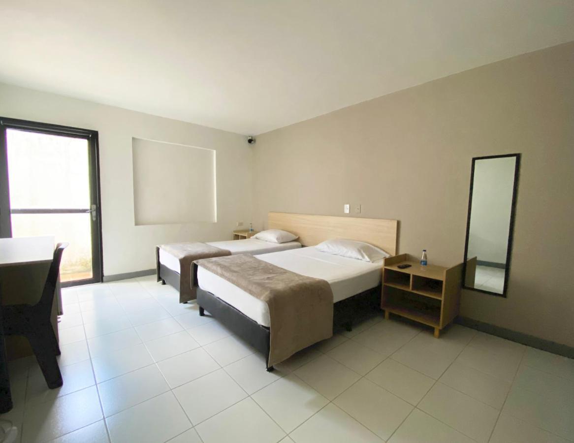 Quarto com 2 Camas de Solteiro