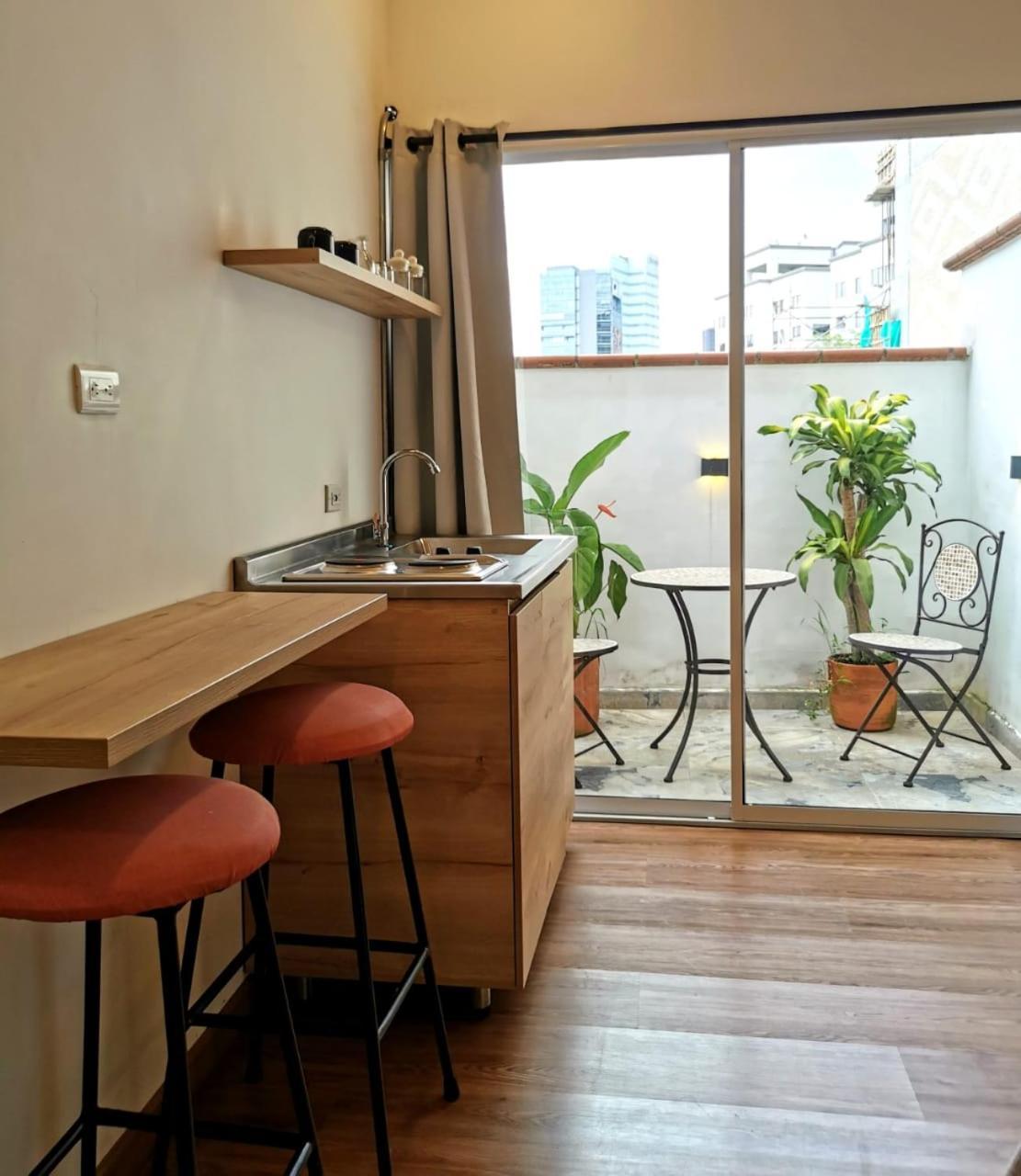 Studio mit Balkon