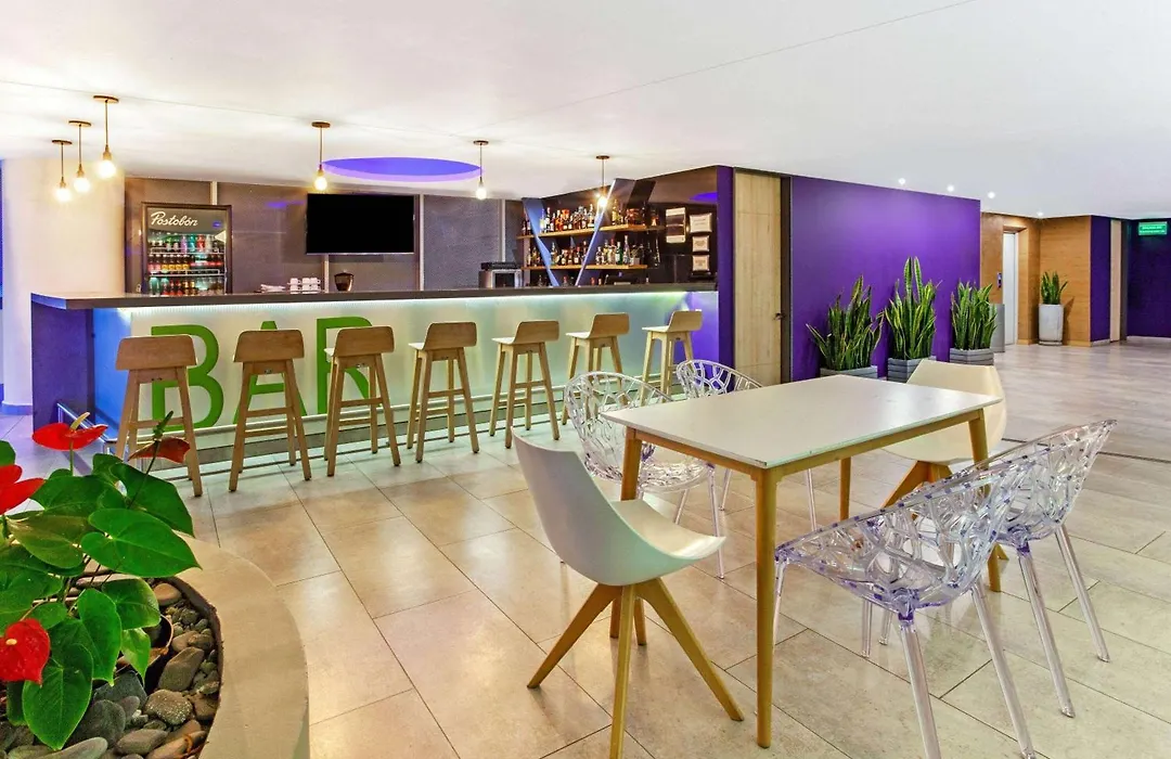 La Quinta by Wyndham Medellin-1